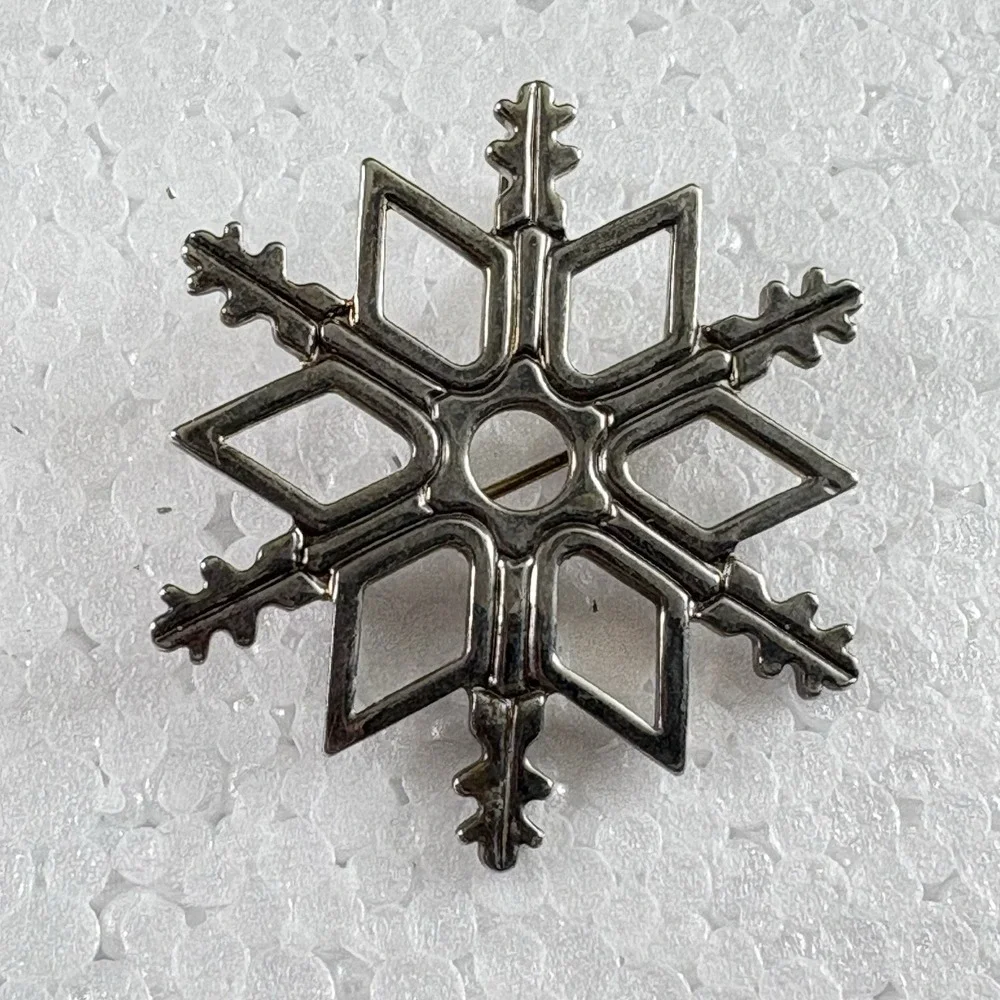 VTG 80s Best Snowflake Brooch Pendant Pin Silver Tone Openwork Christmas 2